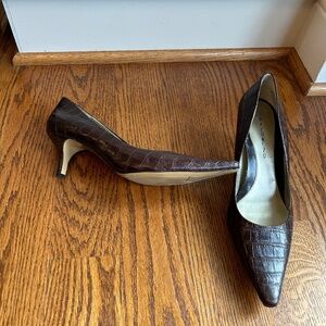 Bandolino- Mad Men style kitten heel w/pointy toe / Brown / Size: 8
